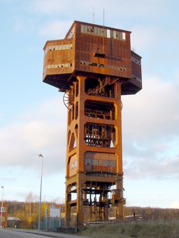 Le chevalement du puits de Folschviller 1. Hauteur : 58 mtres.